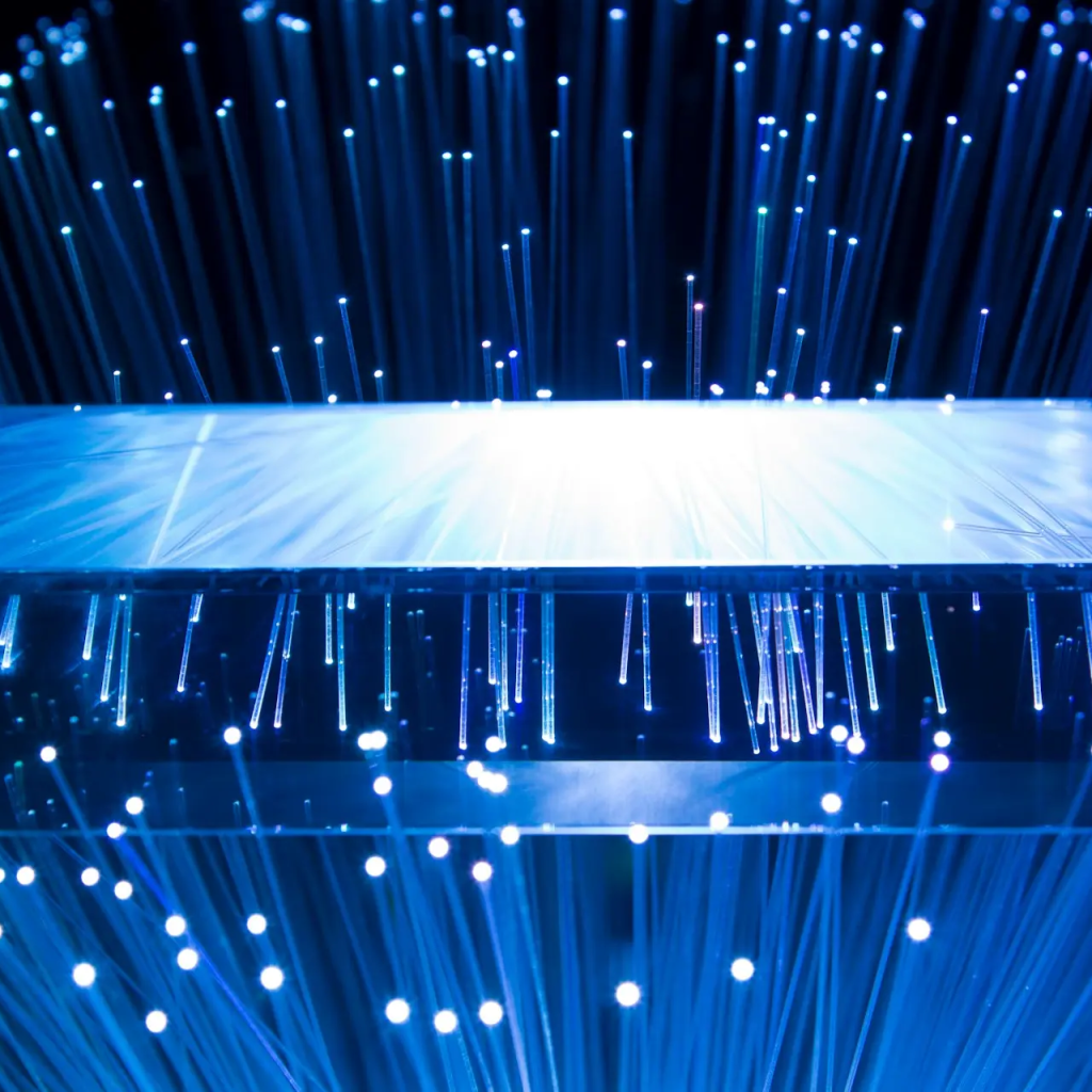 Fiber vs. Wireless: A Comprehensive Guide to Opting for the Right Internet Connection